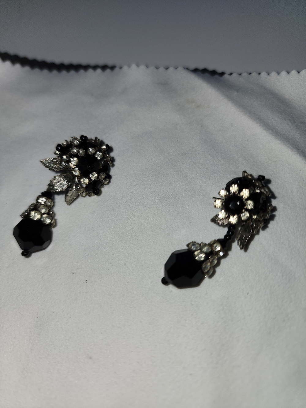 Elegant Vintage Black Crystal Floral Drop Earrings For Pierced Ears